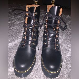 Never worn LEONA WOMEN'S VINTAGE SMOOTH LEATHER HEELED BOOTS - Doc Martens